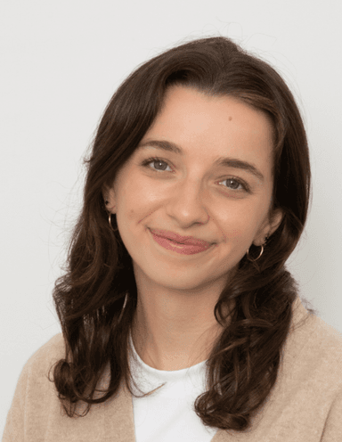 mia kalt headshot